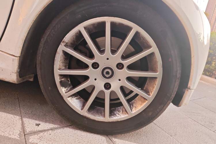 Used smart fortwo 2012 1.0 MHD Hardtop Comfort Edition Right Front Wheel Hub