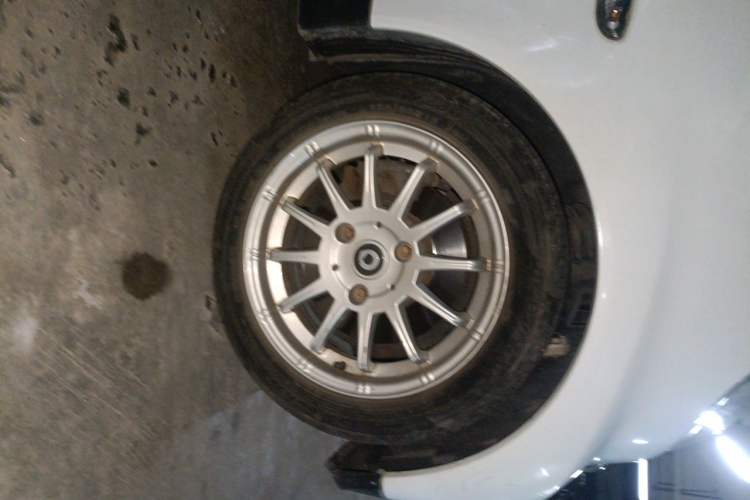 Used smart fortwo 2012 1.0 MHD Hardtop Standard Edition Right Front Wheel Hub