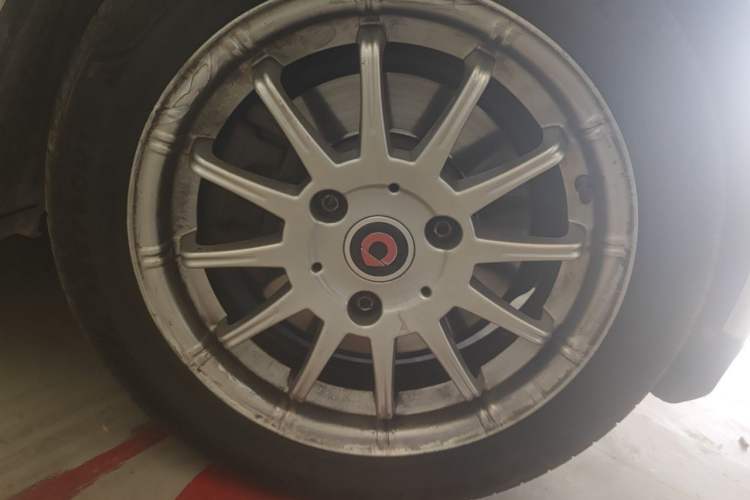 Used smart fortwo 2012 1.0 MHD Hardtop Standard Edition Right Front Wheel Hub