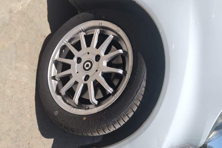 Used smart fortwo 2012 1.0 MHD Hardtop Standard Edition Right Front Wheel Hub