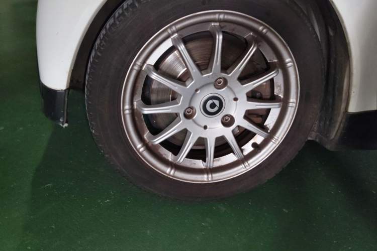 Used smart fortwo 2012 1.0 MHD Hardtop Standard Edition Right Front Wheel Hub