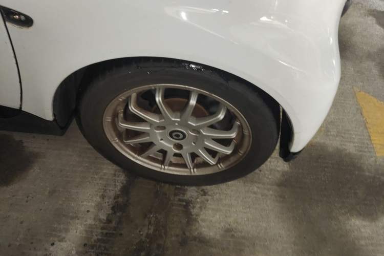 Used smart fortwo 2012 1.0 MHD Hardtop Standard Edition Right Front Wheel Hub