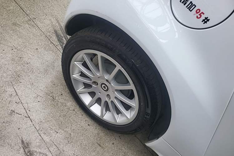 Used smart fortwo 2012 1.0 MHD Hardtop Comfort Edition Right Rear Wheel Hub