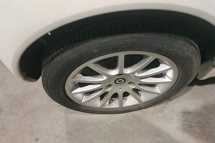 Used smart fortwo 2012 1.0 MHD Hardtop Comfort Edition Right Rear Wheel Hub
