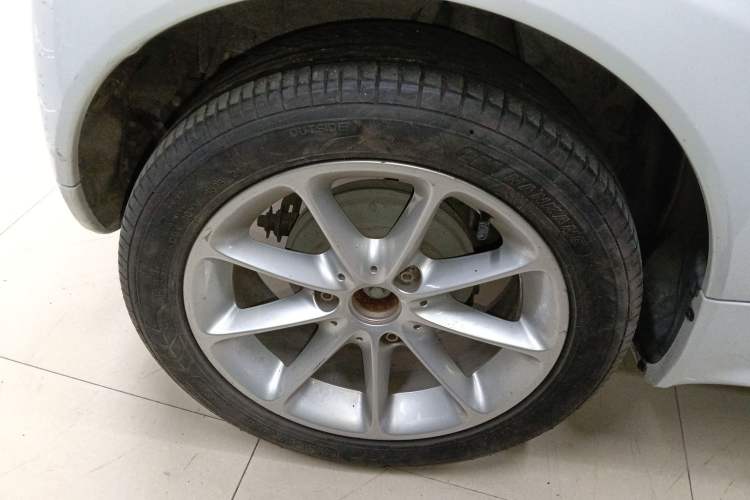 Used smart fortwo 2012 1.0 MHD Convertible Passion Edition Right Rear Wheel Hub