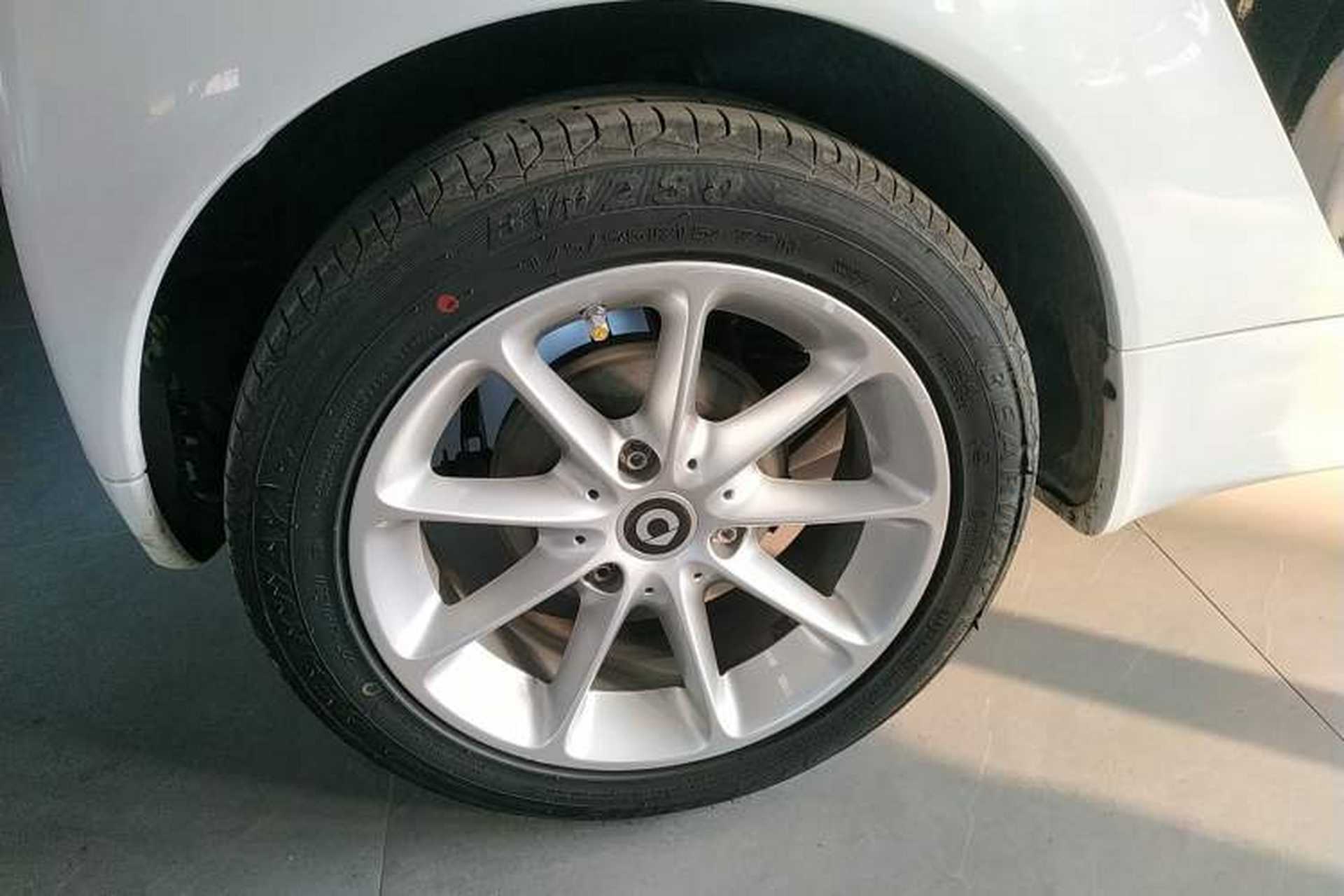 Used smart fortwo 2012 1.0 MHD Convertible Passion Edition Right Rear Wheel Hub
