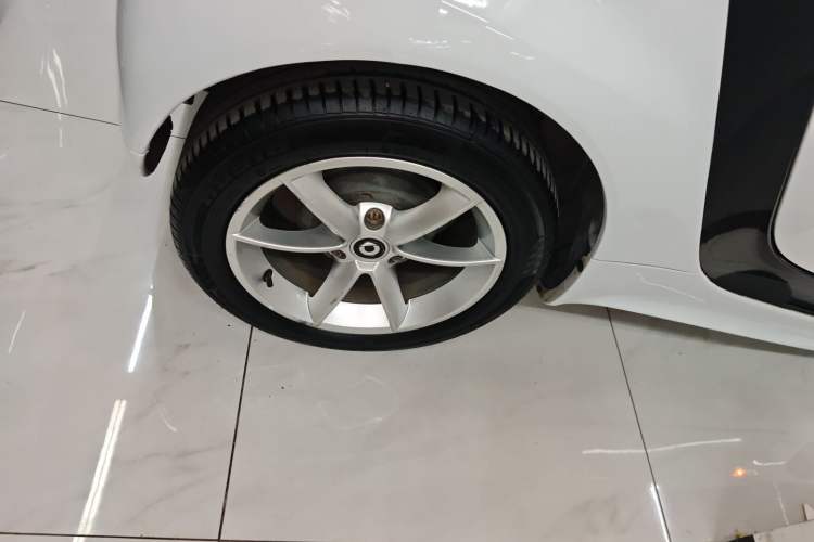 Used smart fortwo 2012 1.0T Convertible Passion Edition Right Rear Wheel Hub