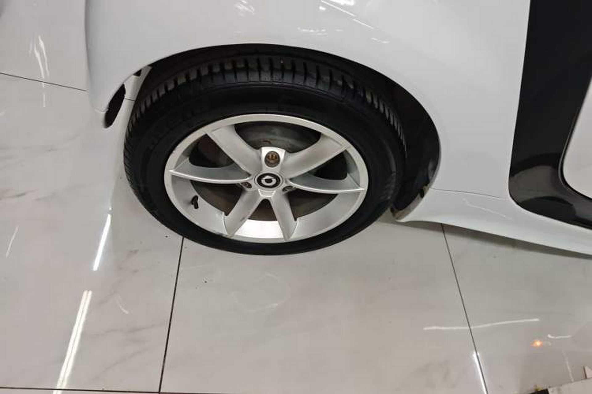 Used smart fortwo 2012 1.0T Convertible Passion Edition Right Rear Wheel Hub