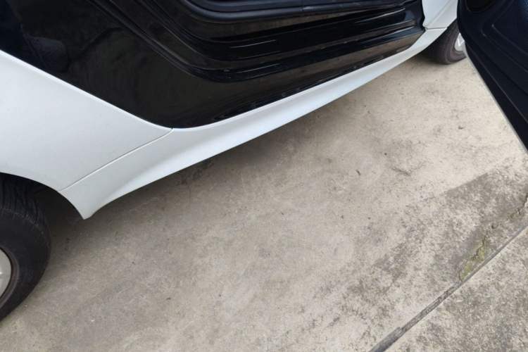 Used smart fortwo 2012 1.0 MHD Hardtop Comfort Edition Right Side Sill