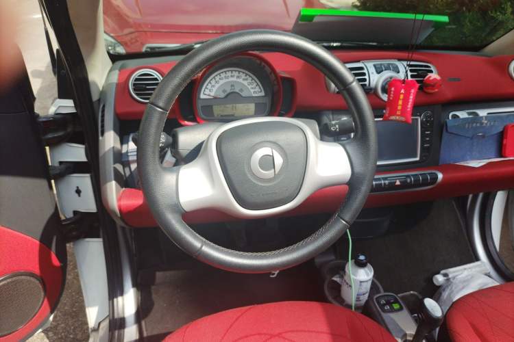 Used smart fortwo 2012 1.0 MHD Convertible Passion Edition Steering Wheel