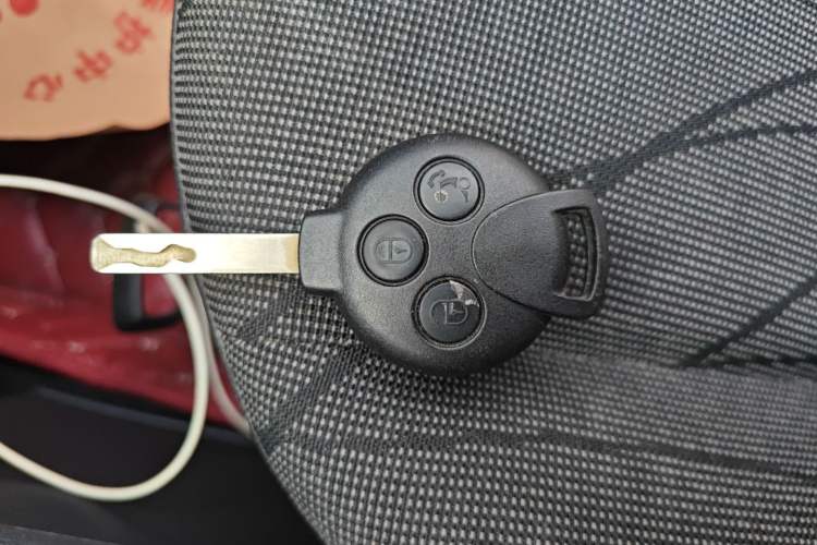 Used smart fortwo 2012 1.0 MHD Convertible Passion Edition Vehicle Key