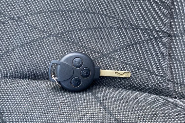 Used smart fortwo 2012 1.0 MHD Convertible Passion Edition Vehicle Key