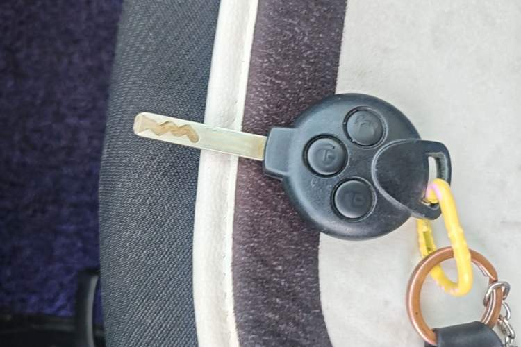 Used smart fortwo 2012 1.0 MHD Hardtop Standard Edition Vehicle Key