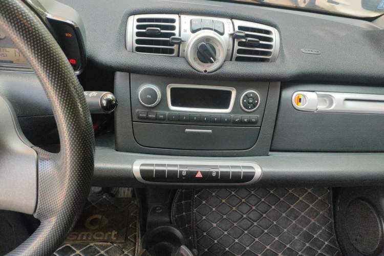 Used smart fortwo 2012 1.0 MHD Hardtop Comfort Edition Audio And AC Panel