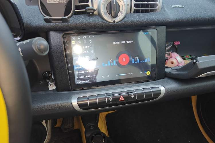 Used smart fortwo 2012 1.0 MHD Hardtop Comfort Edition Audio And AC Panel