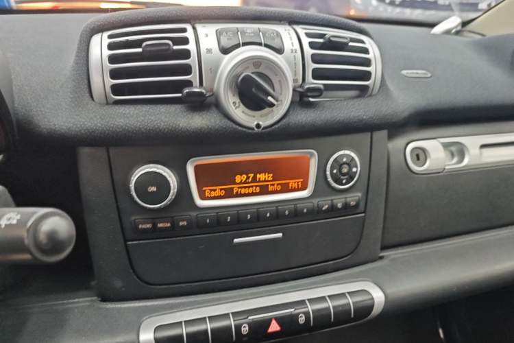 Used smart fortwo 2012 1.0 MHD Hardtop Comfort Edition Audio And AC Panel