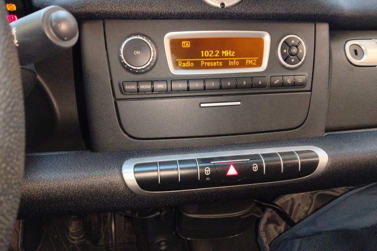Used smart fortwo 2012 1.0 MHD Convertible Passion Edition Audio And AC Panel