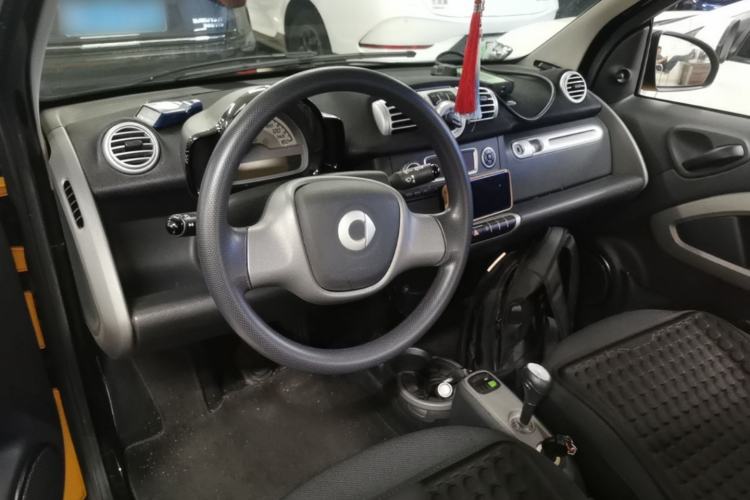 Used smart fortwo 2012 1.0 MHD Hardtop Standard Edition Center Console