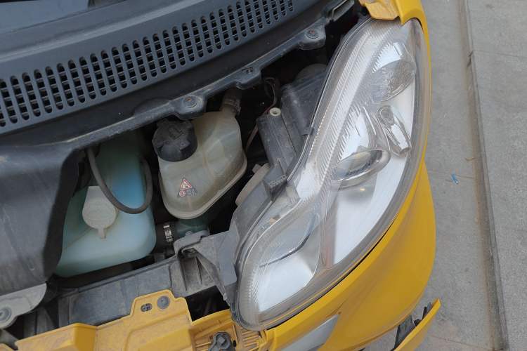 Used smart fortwo 2012 1.0 MHD Hardtop Comfort Edition Engine Bay Left