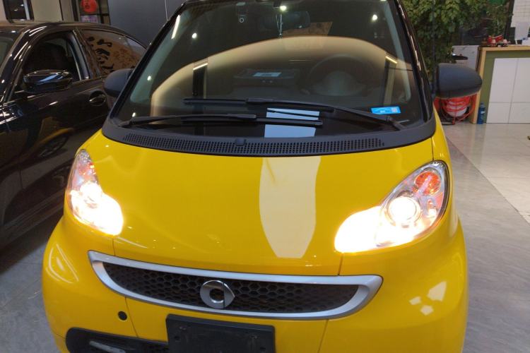 Used smart fortwo 2012 1.0 MHD Convertible Passion Edition Front