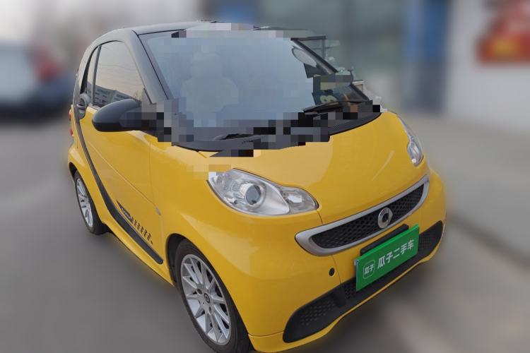 Used smart fortwo 2012 1.0 MHD Hardtop Comfort Edition Front Right 45 Deg