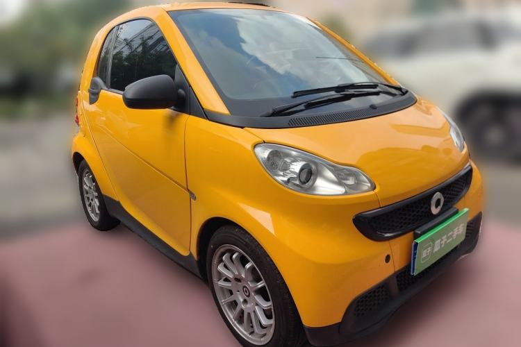 Used smart fortwo 2012 1.0 MHD Hardtop Standard Edition Front Right 45 Deg