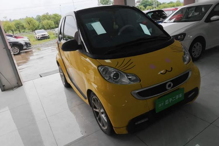Used smart fortwo 2012 1.0 MHD Hardtop Passion Edition Front Right 45 Deg