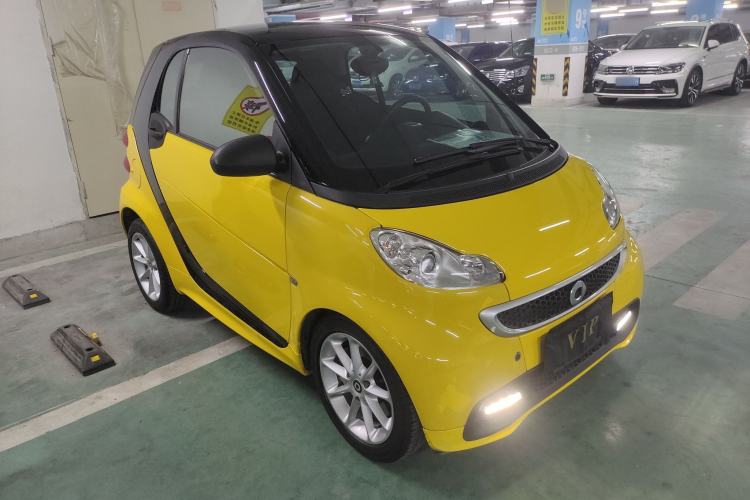 Used smart fortwo 2012 1.0 MHD Hardtop Passion Edition Front Right 45 Deg