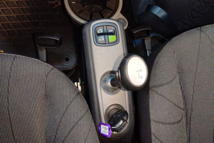 Used smart fortwo 2012 1.0 MHD Convertible Passion Edition Gear Lever