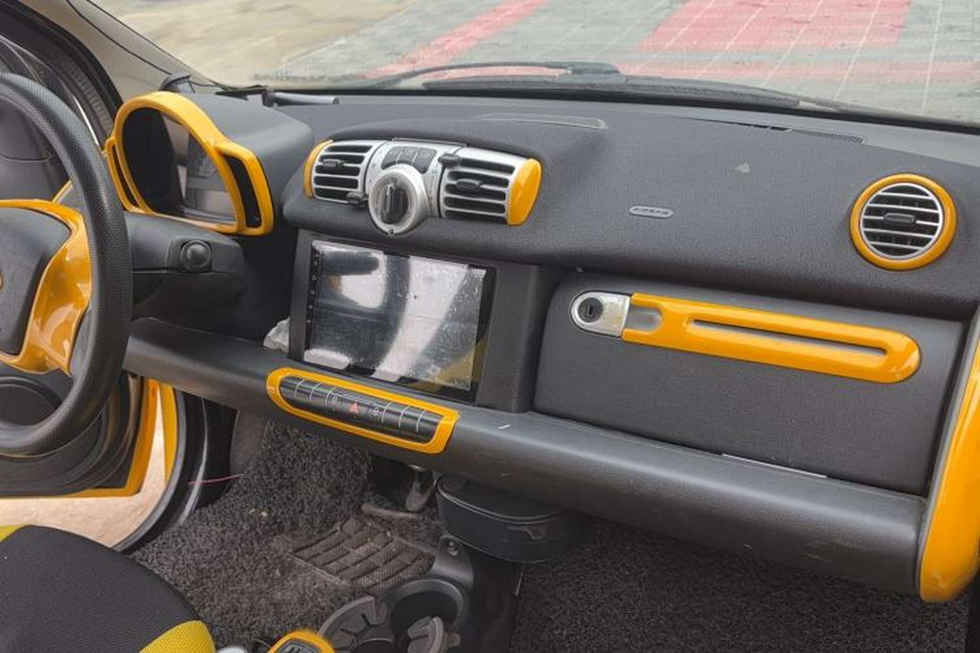 Used smart fortwo 2012 1.0 MHD Hardtop Standard Edition Interior 2