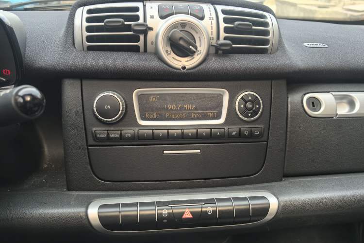 Used smart fortwo 2012 1.0 MHD Hardtop Comfort Edition Interior 2