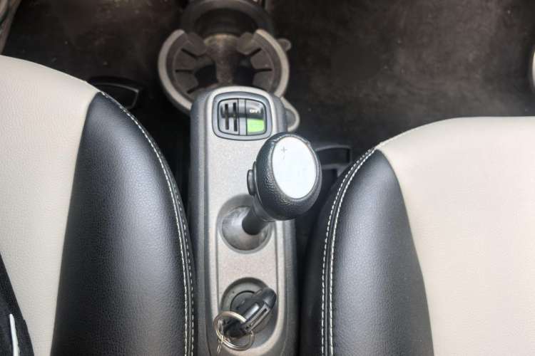 Used smart fortwo 2012 1.0 MHD Hardtop Comfort Edition Interior 3