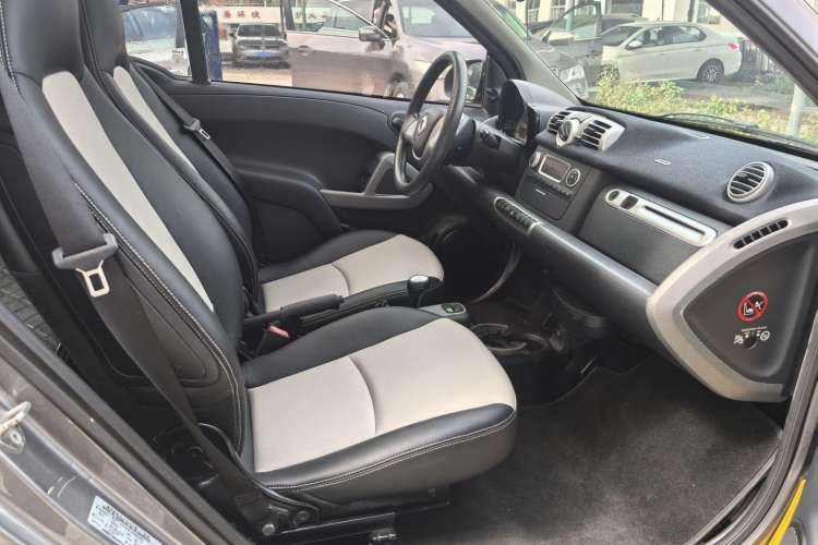 Used smart fortwo 2012 1.0 MHD Hardtop Comfort Edition Interior 4