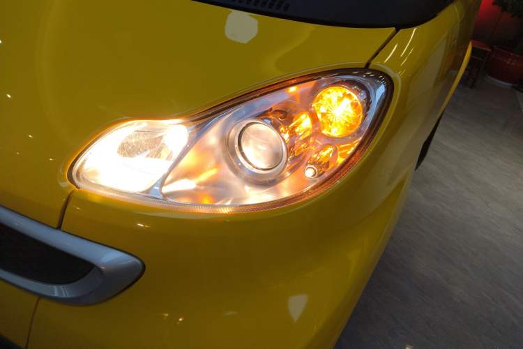 Used smart fortwo 2012 1.0 MHD Convertible Passion Edition Left Front Headlight