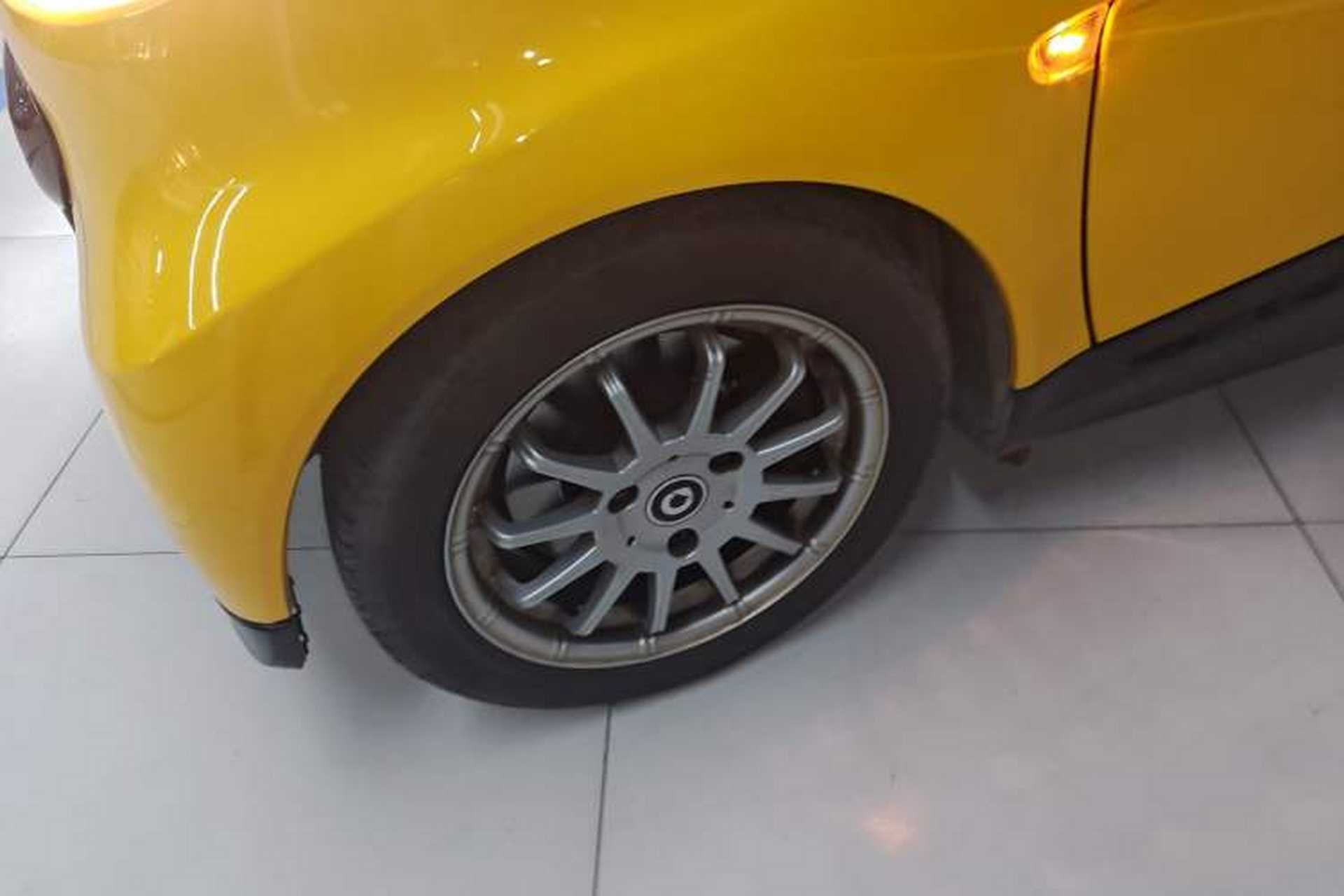 Used smart fortwo 2012 1.0 MHD Hardtop Standard Edition Left Front Wheel Hub