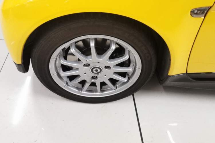 Used smart fortwo 2012 1.0 MHD Hardtop Standard Edition Left Front Wheel Hub