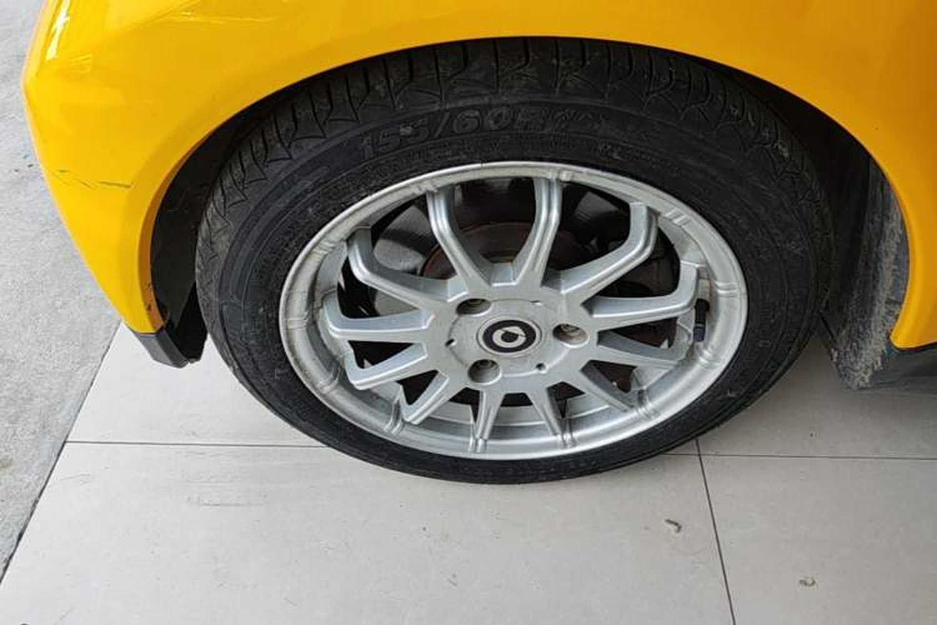 Used smart fortwo 2012 1.0 MHD Hardtop Standard Edition Left Front Wheel Hub