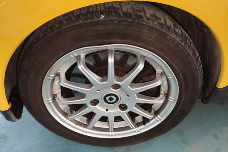Used smart fortwo 2012 1.0 MHD Hardtop Standard Edition Left Front Wheel Hub