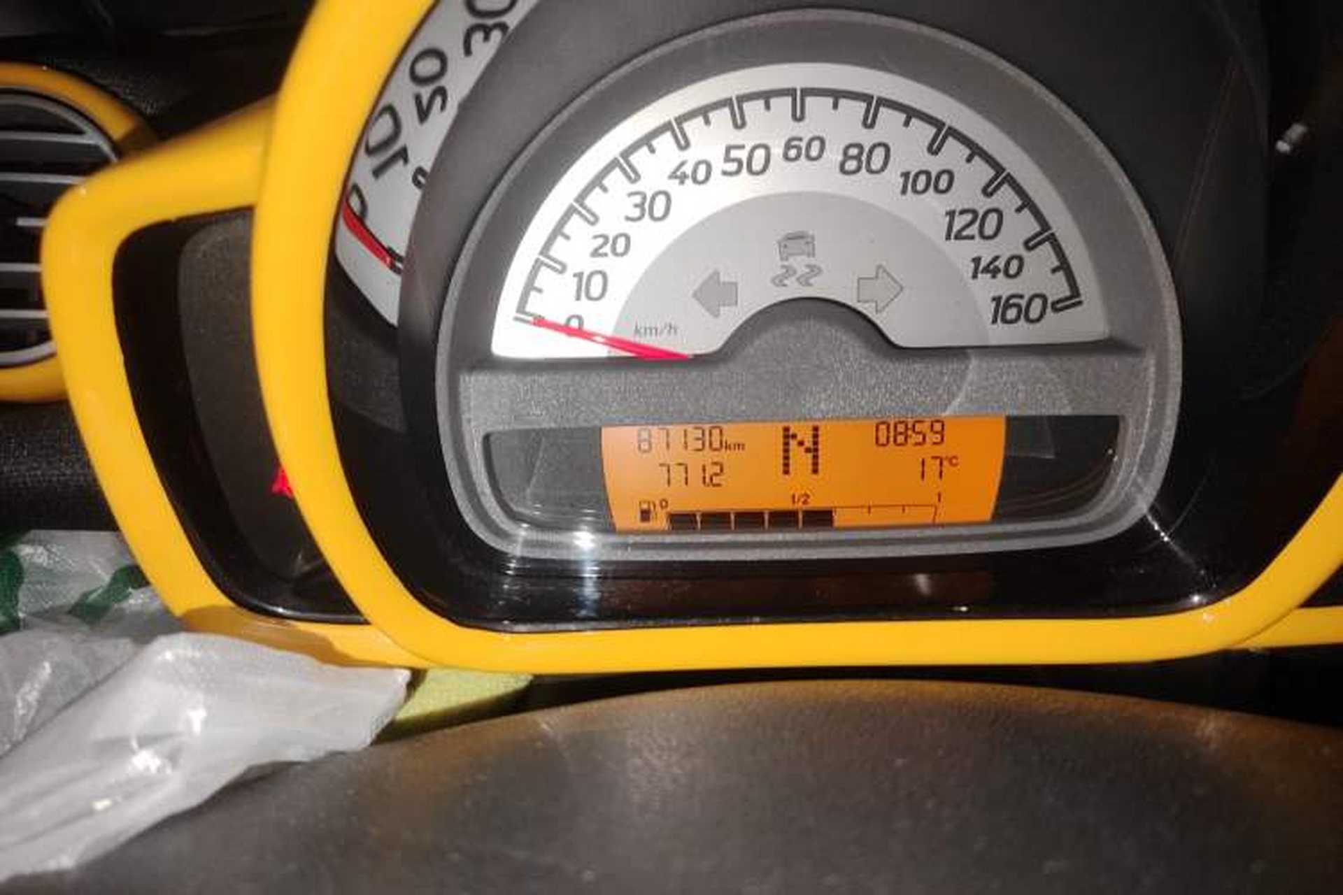 Used smart fortwo 2012 1.0 MHD Hardtop Standard Edition Odometer Close Up