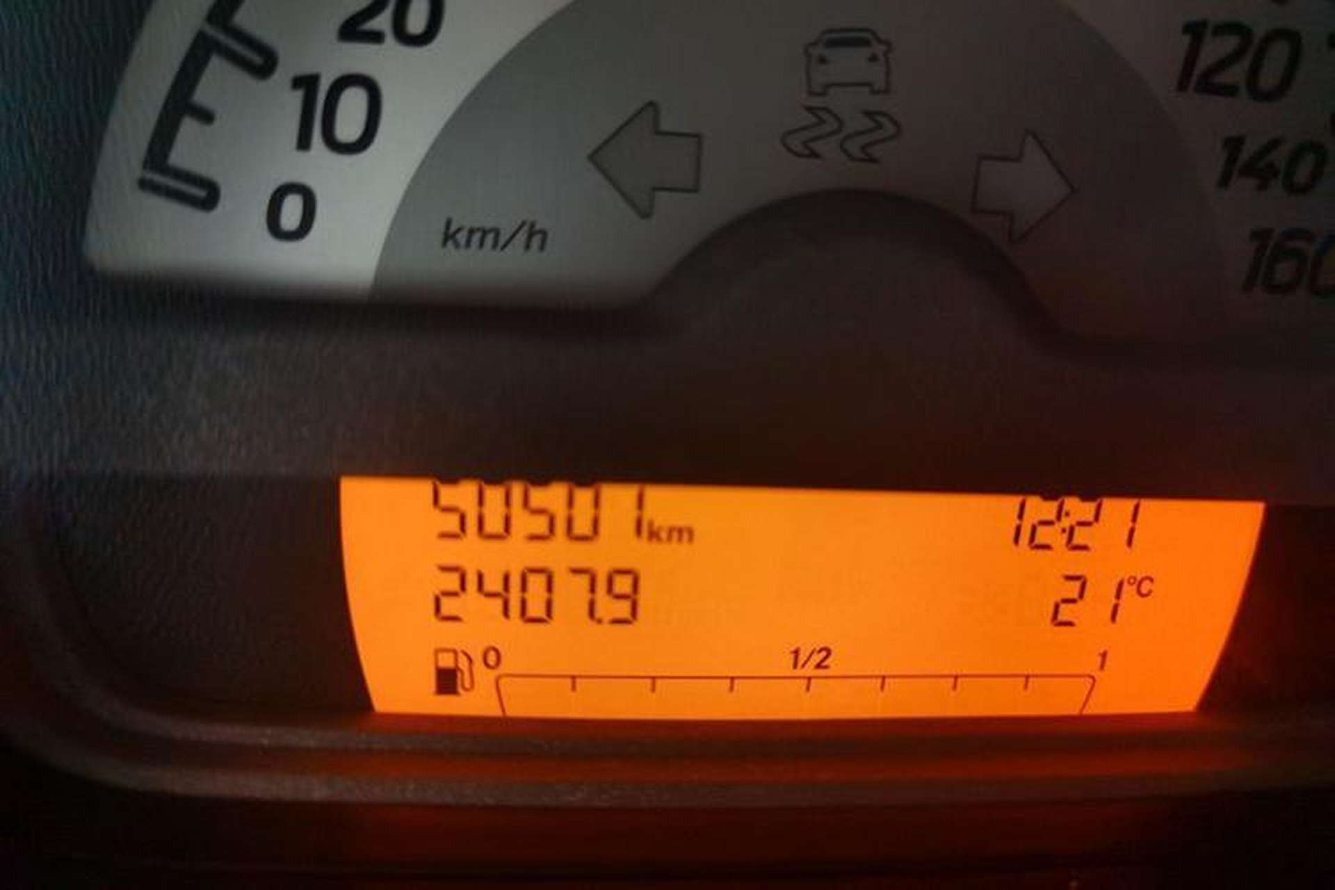 Used smart fortwo 2012 1.0 MHD Hardtop Comfort Edition Odometer Close Up
