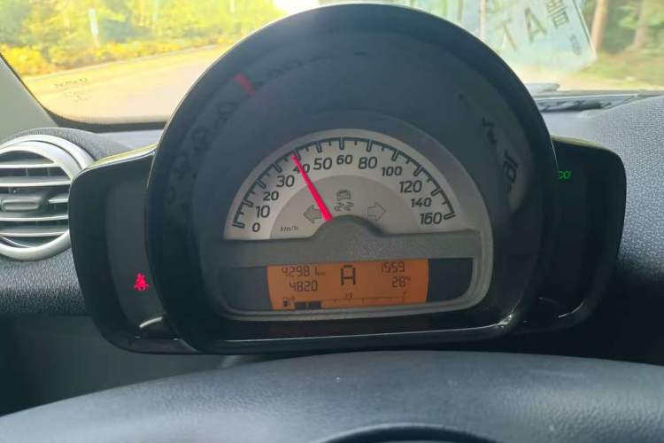 Used smart fortwo 2012 1.0 MHD Hardtop Passion Edition Odometer Close Up