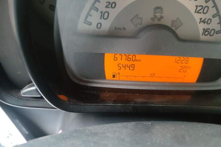 Used smart fortwo 2012 1.0 MHD Hardtop Standard Edition Odometer Close Up