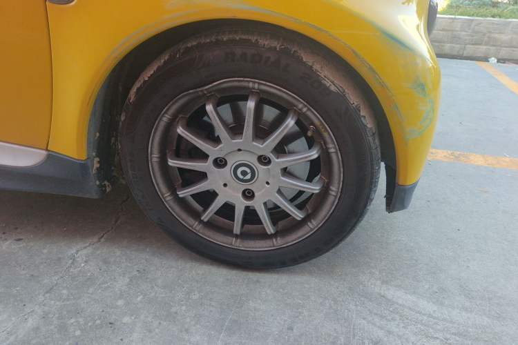 Used smart fortwo 2012 1.0 MHD Hardtop Standard Edition Right Front Wheel Hub