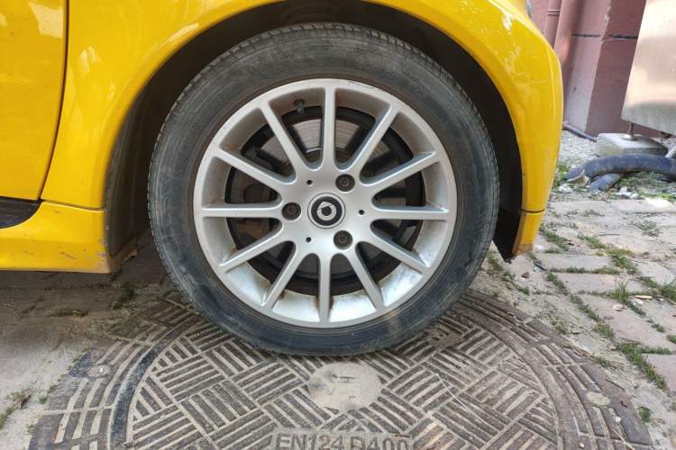 Used smart fortwo 2012 1.0 MHD Hardtop Comfort Edition Right Front Wheel Hub