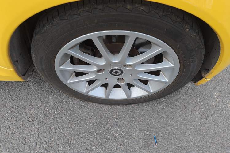 Used smart fortwo 2012 1.0 MHD Hardtop Comfort Edition Right Front Wheel Hub
