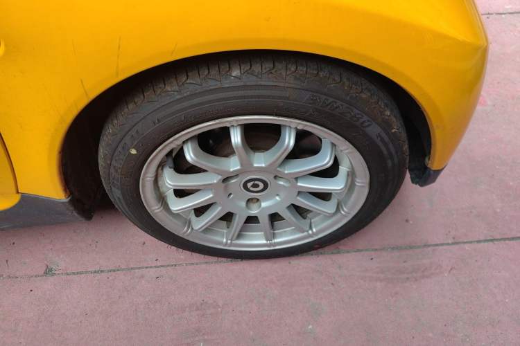 Used smart fortwo 2012 1.0 MHD Hardtop Standard Edition Right Front Wheel Hub
