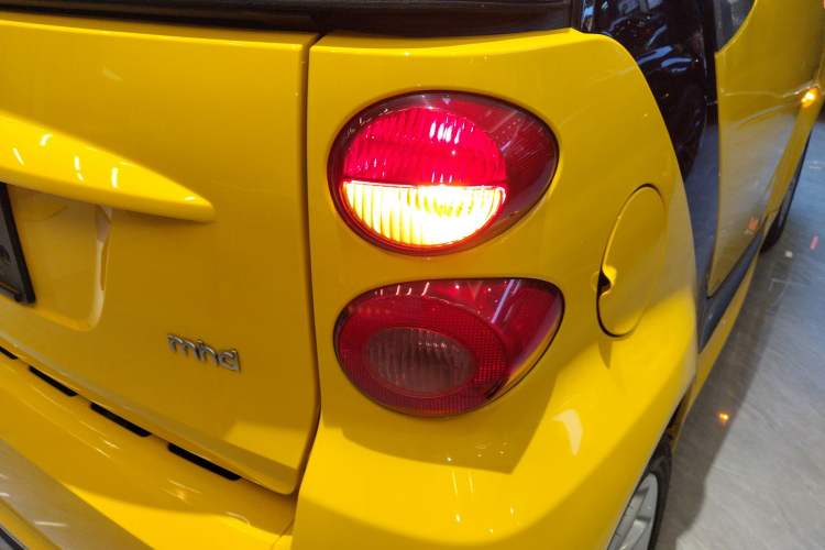 Used smart fortwo 2012 1.0 MHD Convertible Passion Edition Right Rear Taillight
