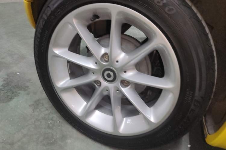 Used smart fortwo 2012 1.0 MHD Hardtop Passion Edition Right Rear Wheel Hub