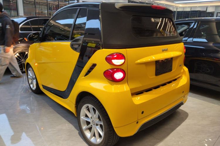 Used smart fortwo 2012 1.0 MHD Convertible Passion Edition Trunk