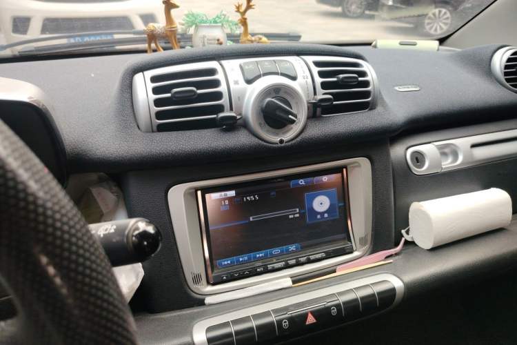 Used smart fortwo 2013 1.0 MHD New Year Special Edition Audio And AC Panel